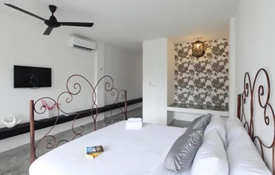 Camera matrimoniale con balcone — Surintra Boutique Resort