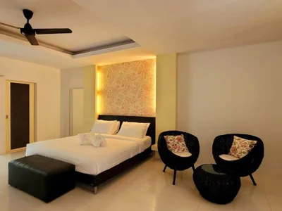 Camera matrimoniale con balcone — Surintra Boutique Resort